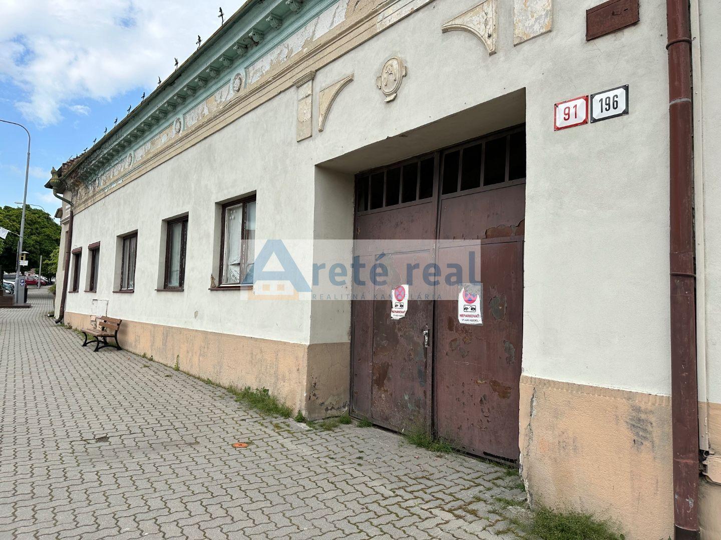 ARETÉ REAL – PREDAJ RODINNÉHO DOMU S NEBYTOVÝMI  BUDOVAMI KONČIACIMI NÁDÁHERNOU ZÁHRADOU A MESTSKÝMI HRADBAMI V CENTRE MODRY, ŠTÚROVA