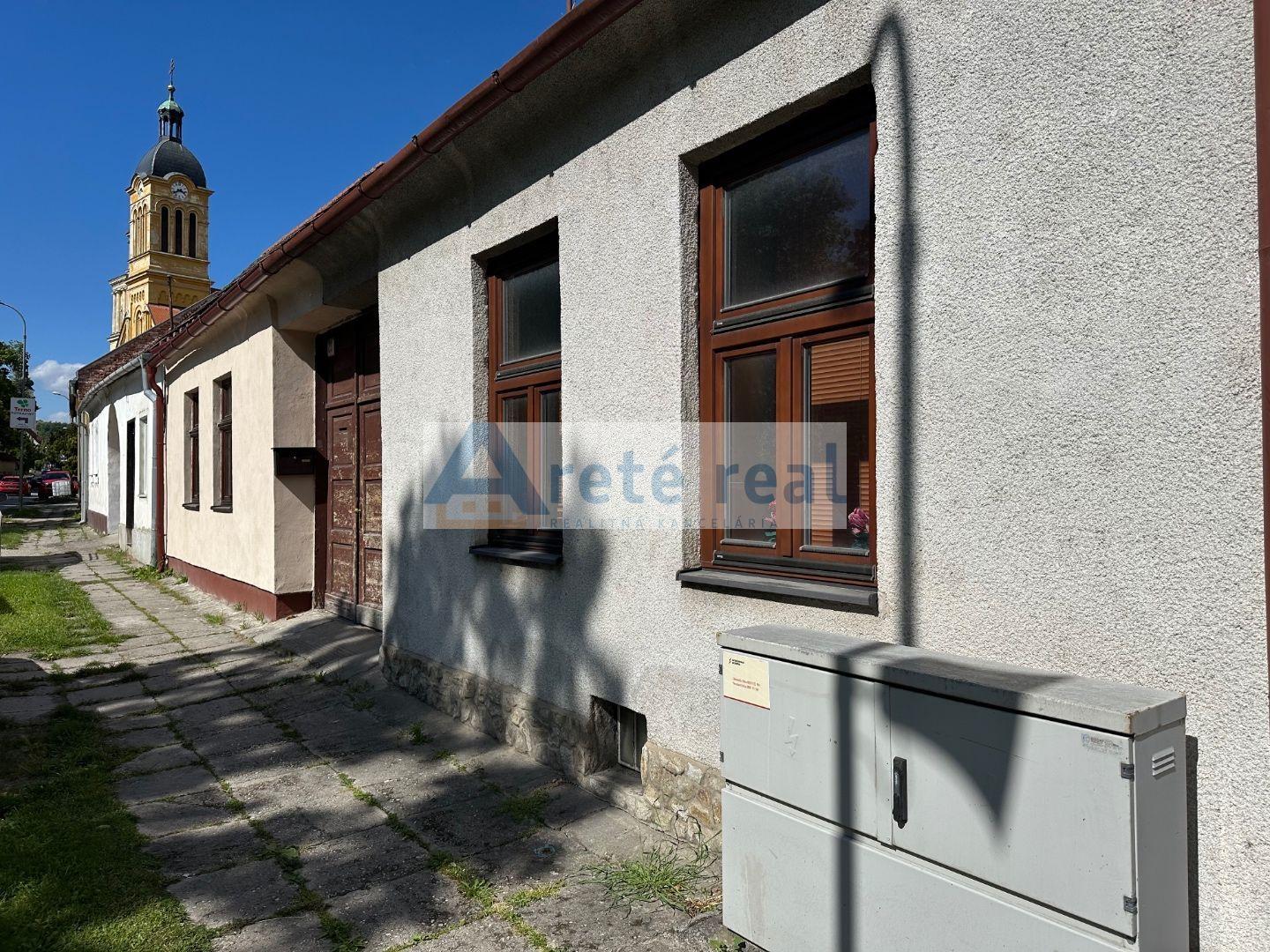 ARETÉ REAL – PREDAJ VINOHRADNÍCKEHO RODINNÉHO DOMU S NEBYTOVOU BUDOVOU V CENTRE MODRY, ŠTÚROVA