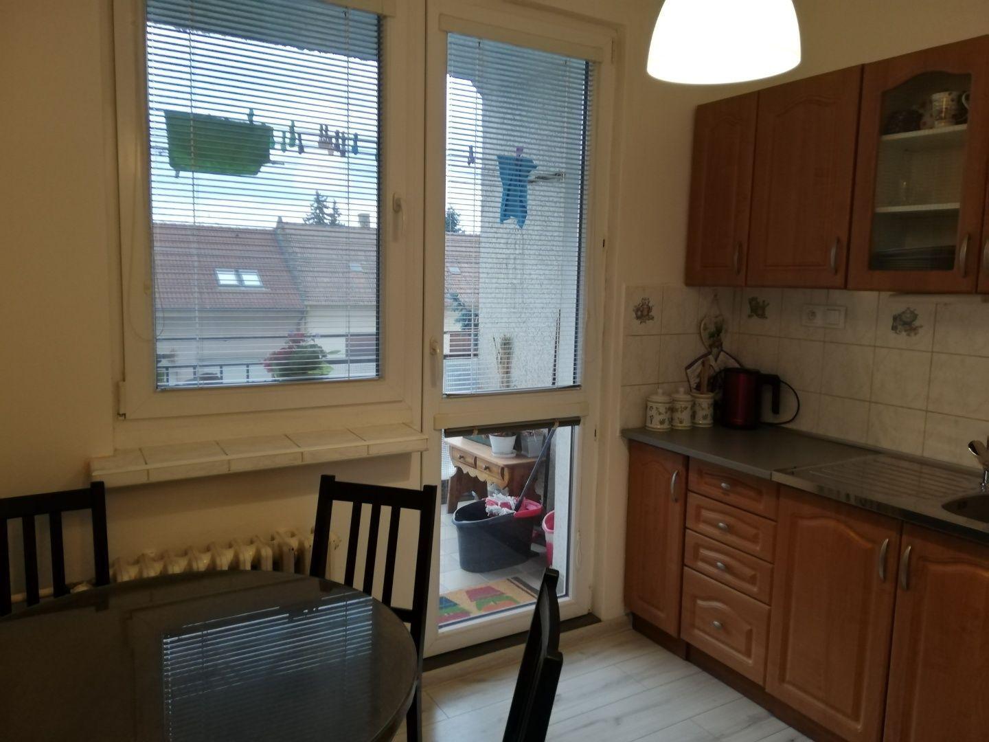 Areté real- prenájom slnečného 2 izbového bytu v centre Senca s loggiou, výťah.