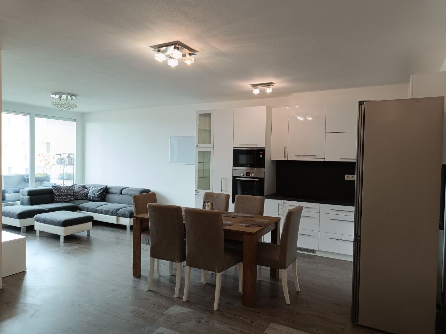 ARETÉ REAL-PRENÁJOM 4 IZ.BYTU V NOVOSTAVBE, VLASTNÉ PARKOVACIE MIESTO,PIVNICA,LOGGIA