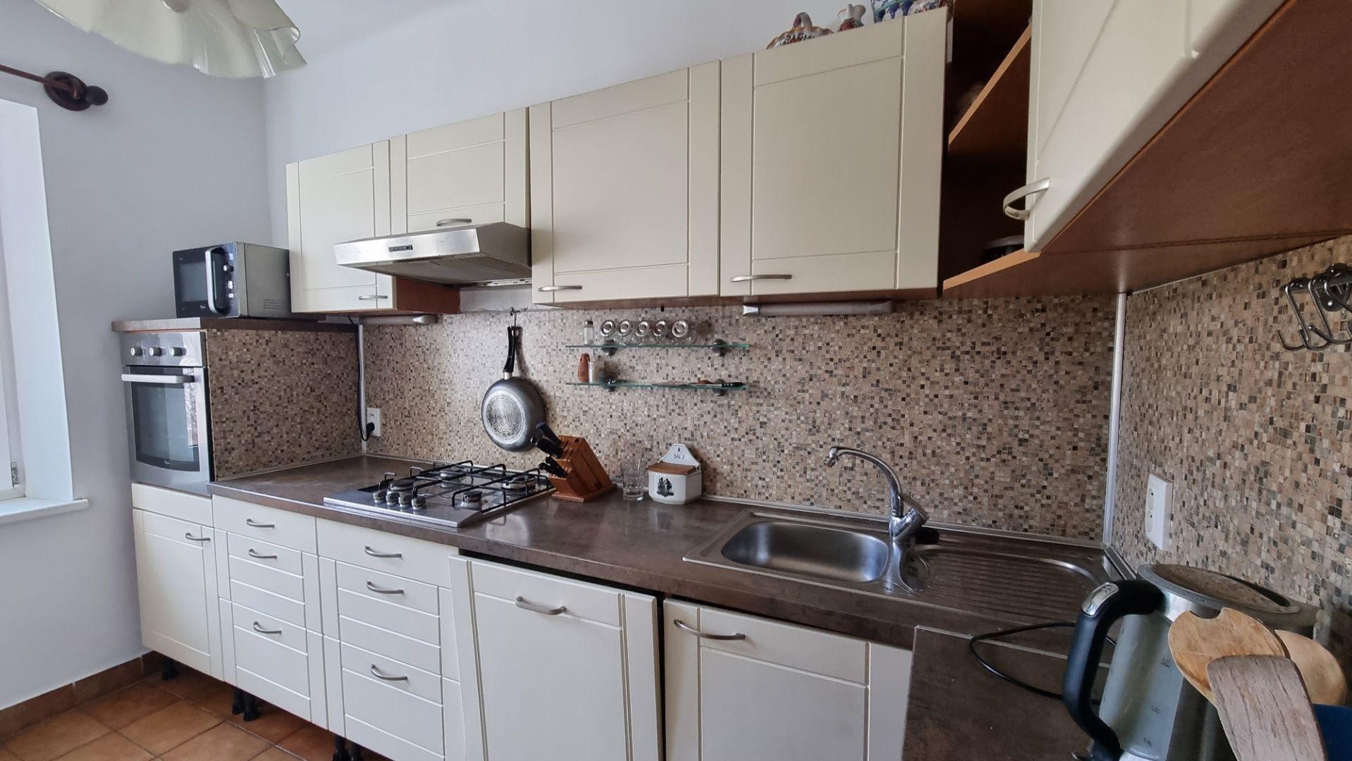 Areté real -  Prenájom veľmi pekného, priestranného 3- izbového bytu s parkovacím miestom v blízkosti centra Pezinka