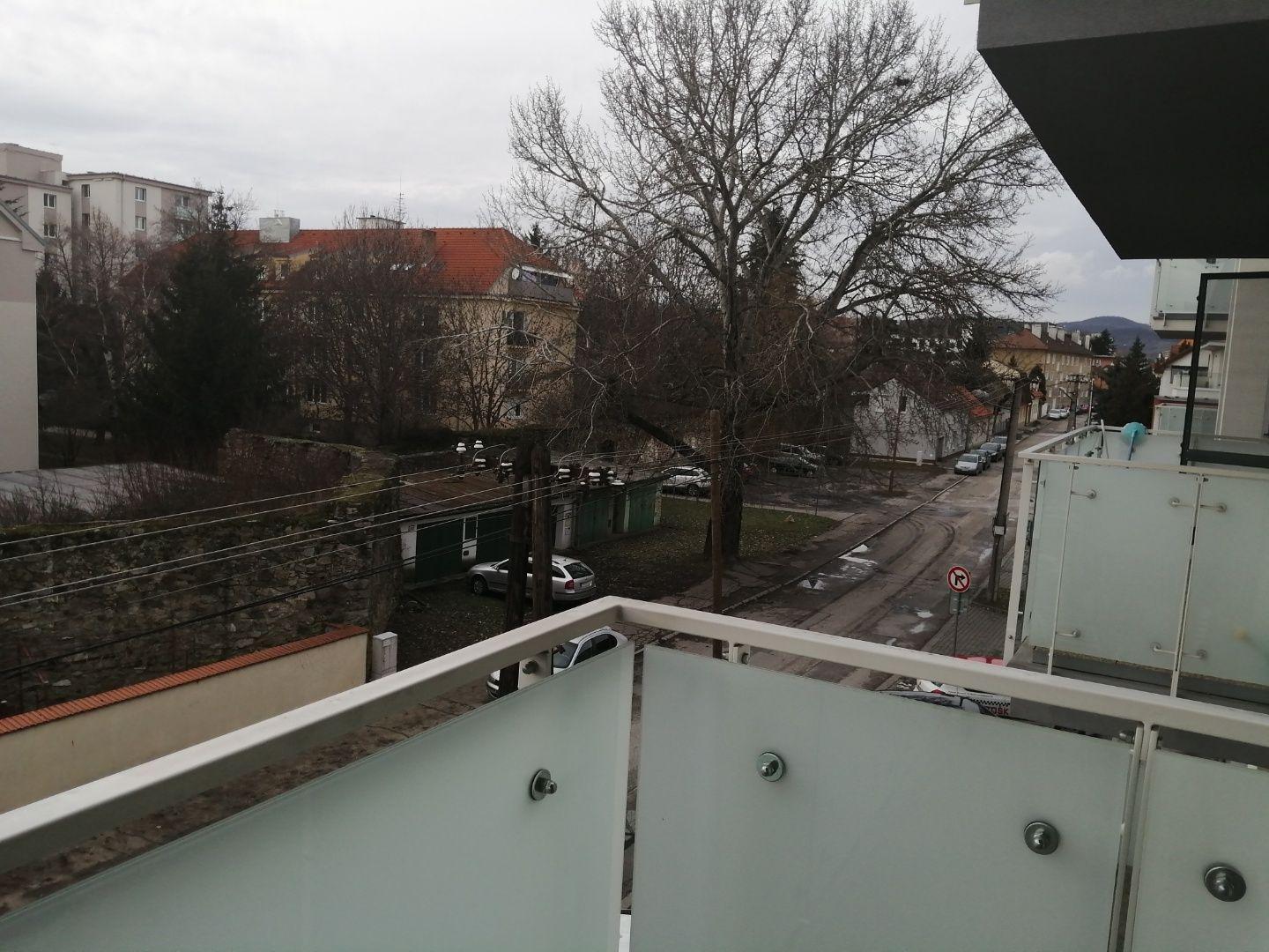 Prenájom veľmi pekného, priestranného bytu v centre Pezinka