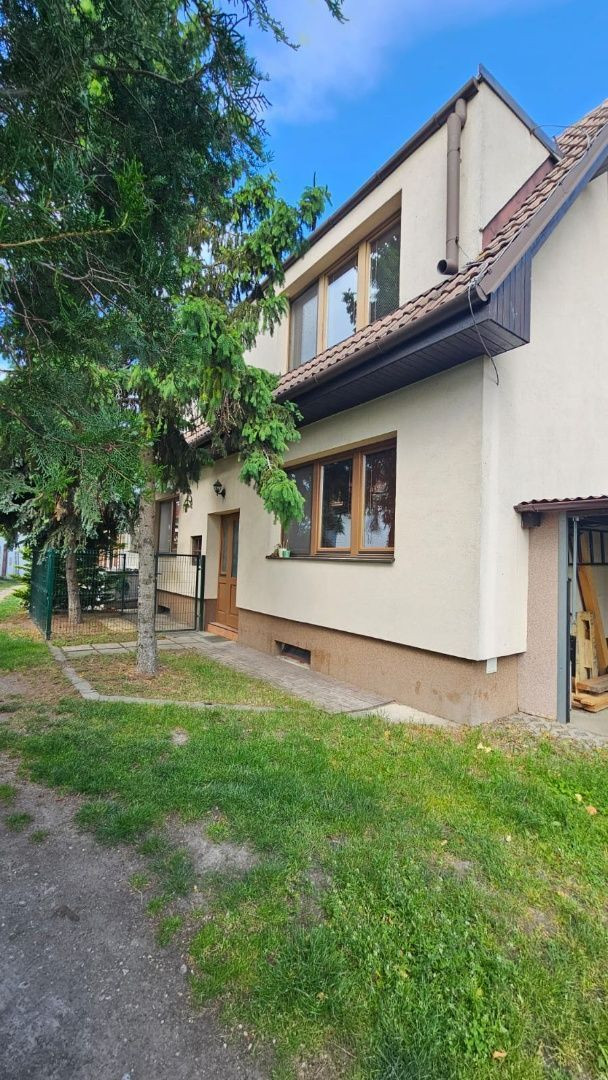 ARETÉ REAL- Predaj 4 izbového rodinného domu vo Svätom Jure, parkovacie miesto, záhrada, kúpou voľný