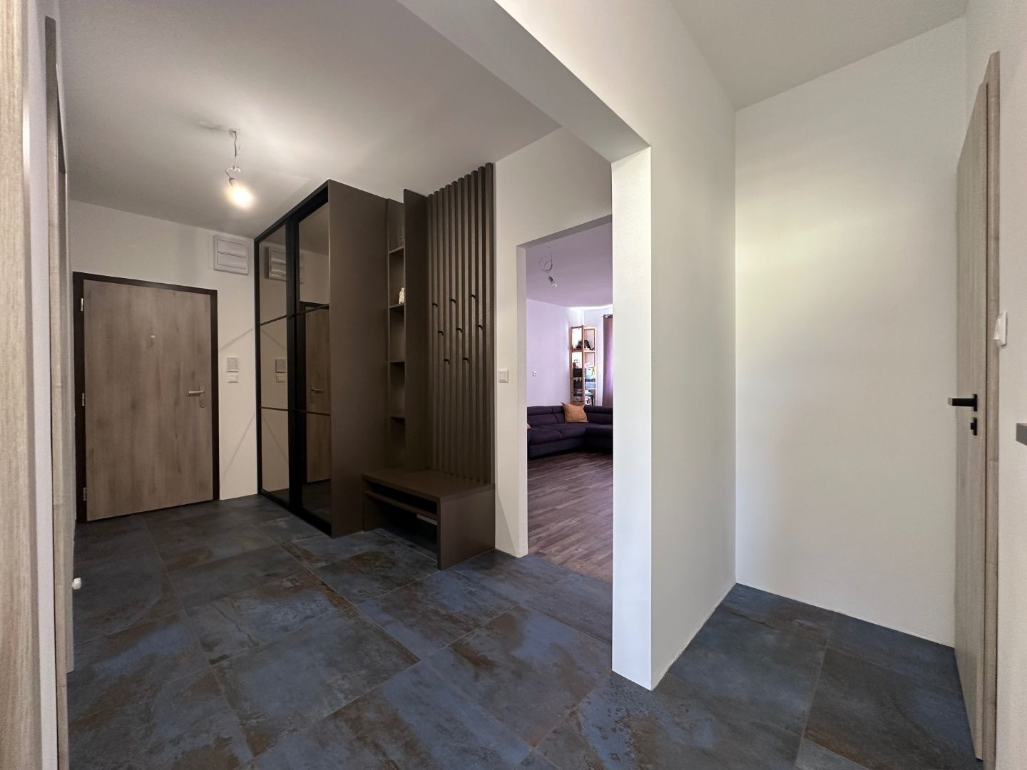 ARETÉ REAL – PRIESTRANNÝ KLIMATIZOVANÝ 3-IZBOVÝ BYT S LODŽIOU, PEZINOK, LACA NOVOMESKÉHO