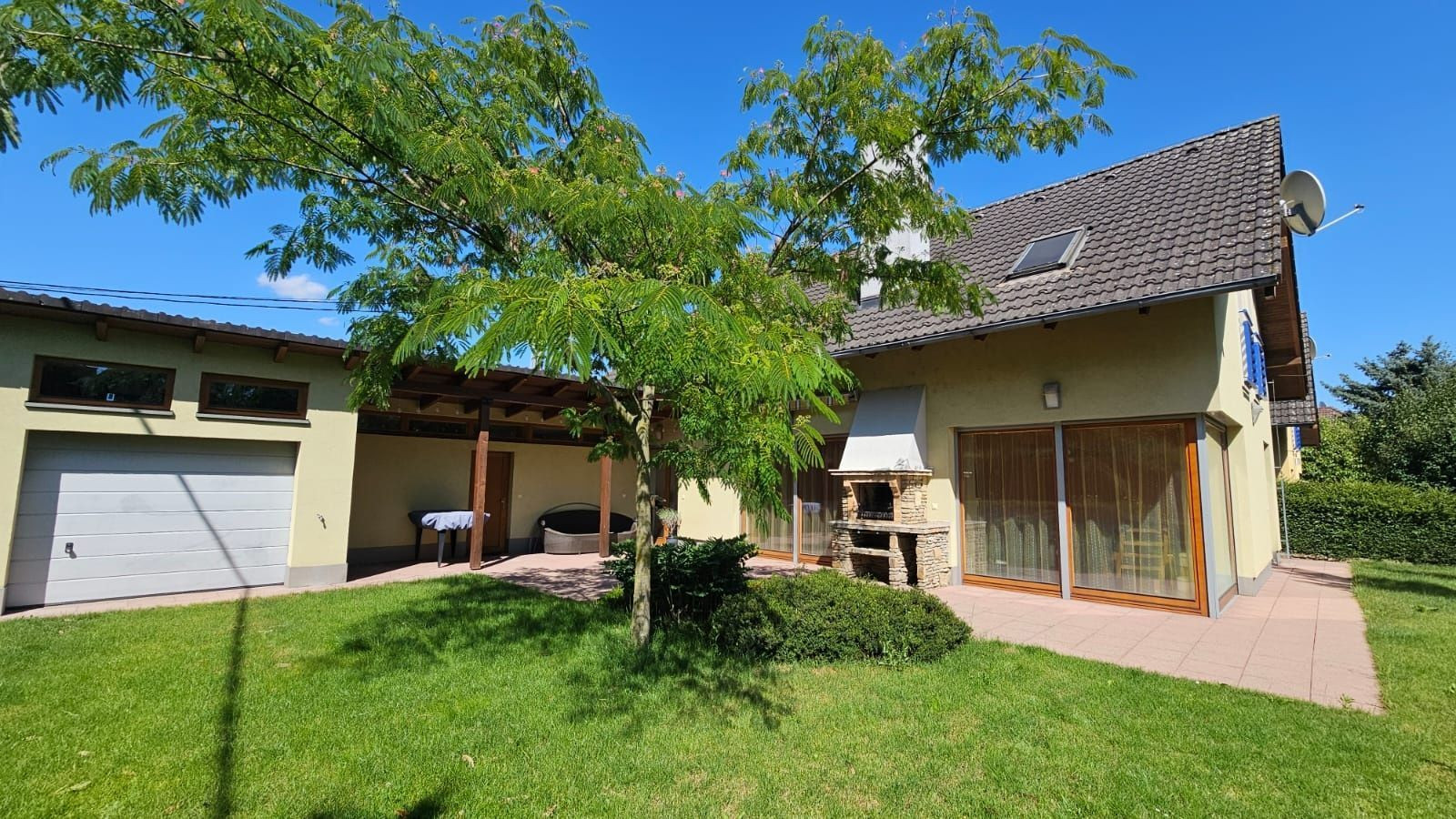 Areté real - Predaj veľmi pekného, výborne dispozične riešeného 5-izbového rodinného domu s garážou vo vyhľadávanej lokalite, obec Limbach, ul. Pri Kockách