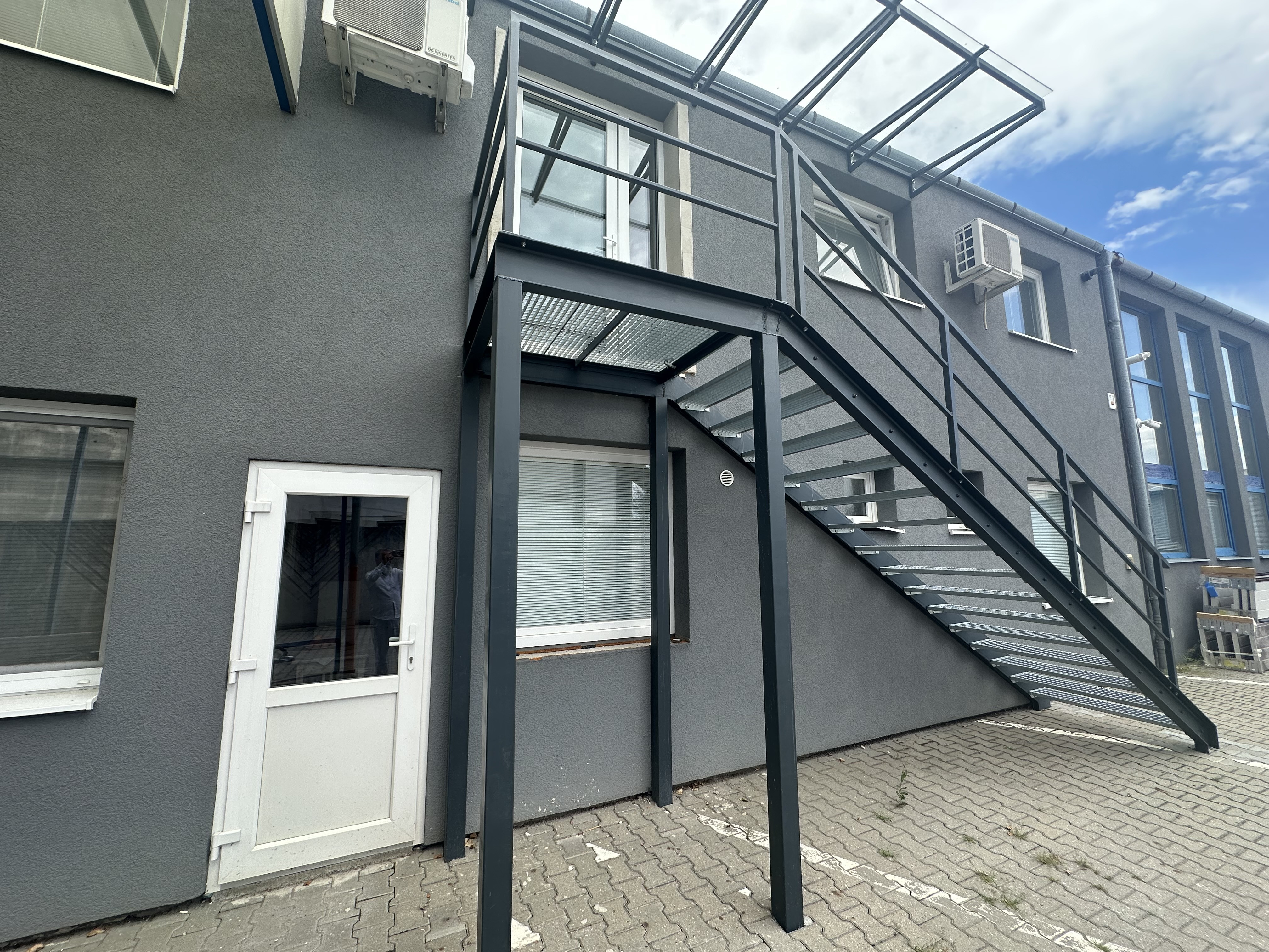 ARETÉ REAL - PRENÁJOM ADMINISTRATÍVNYCH A SKLADOVÝCH PRIESTOROV (12m2, 16m2, 18m2, 22m2, 25m2), PEZINOK, MYSLENICKÁ