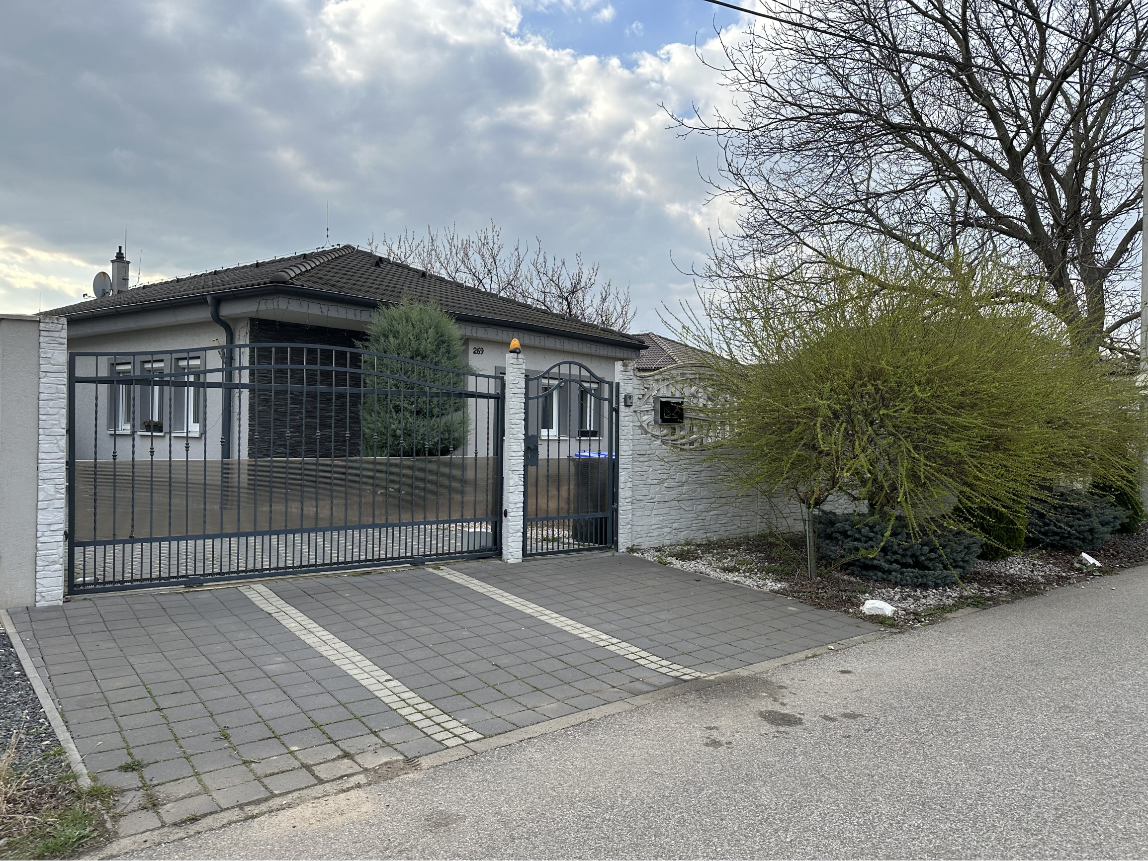 ARETÉ REAL - PREDAJ NOVOSTAVBY PRIESTRANNÉHO RODINNÉHO DOMU S DVOJGARÁŽOU, KAPLNA