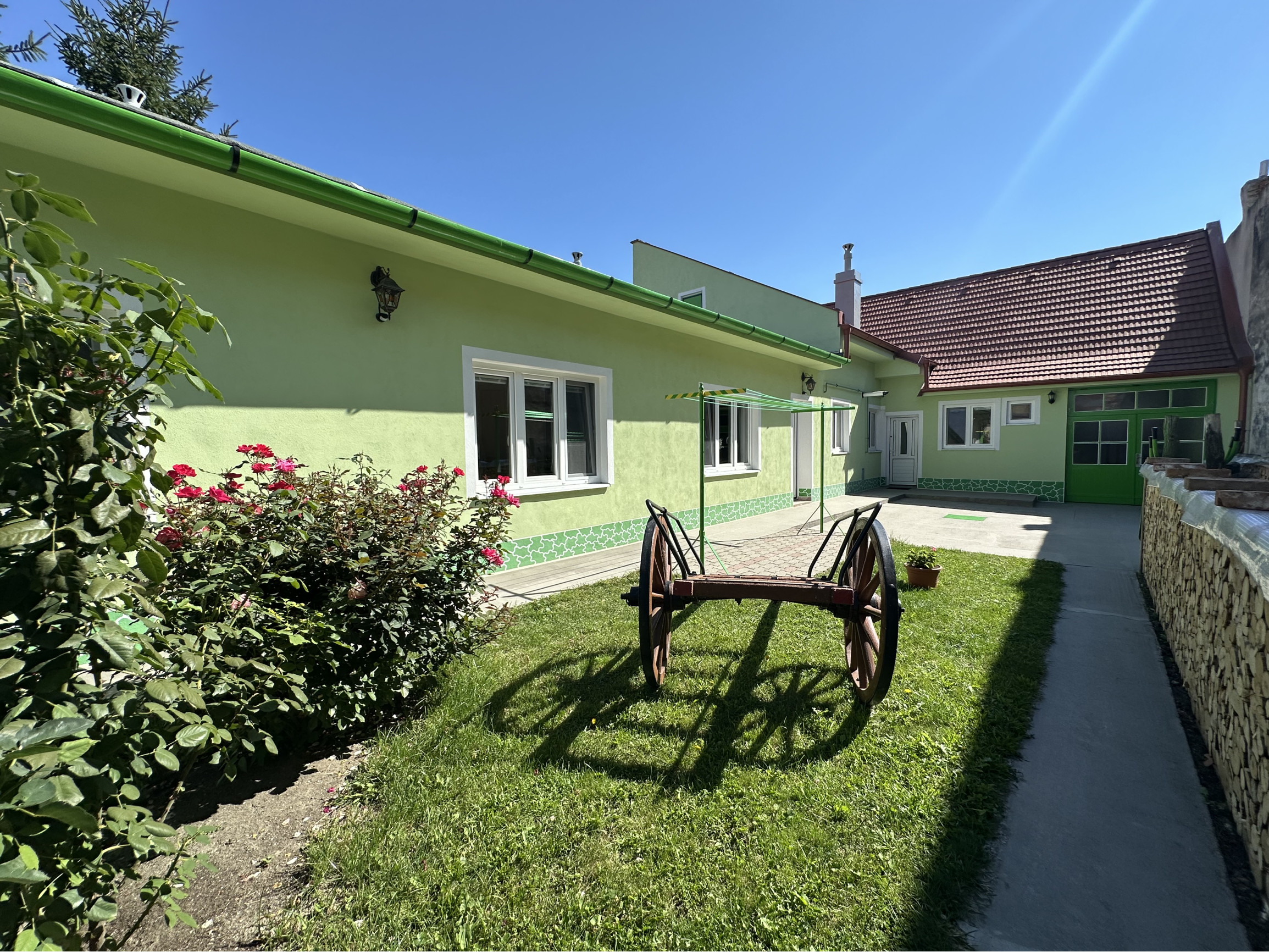 ARETÉ REAL – KÚSOK ROMANTICKÉHO VIDIEKA V CENTRE MESTA, PEZINOK, KALINČIAKOVA