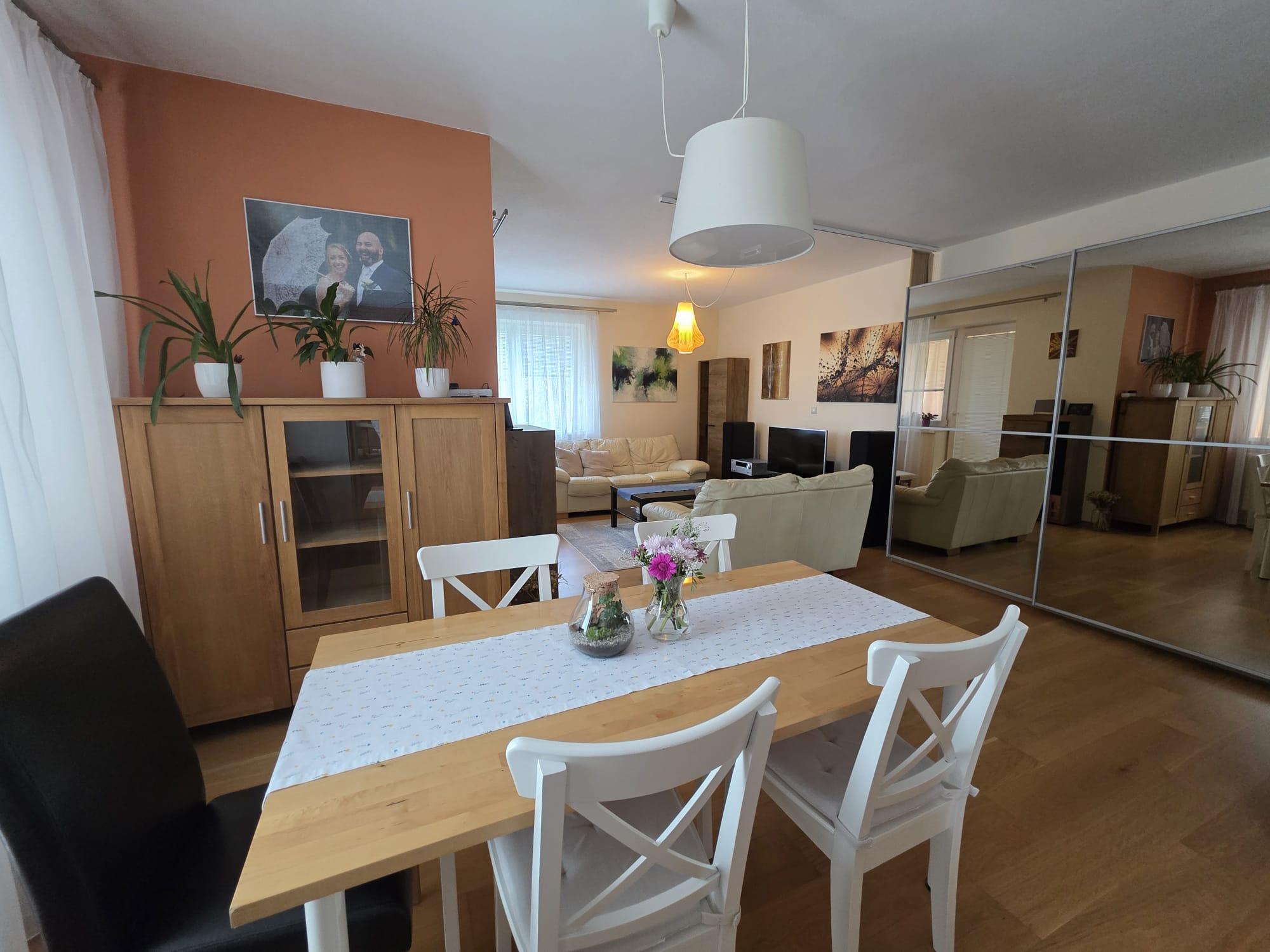 Areté real - Rezervovane,  Prenájom veľmi pekného, priestranného 3-izbového bytu s loggiou a 2 francúzskymi balkónmi, ul. dona Sandtnera, Pezinok