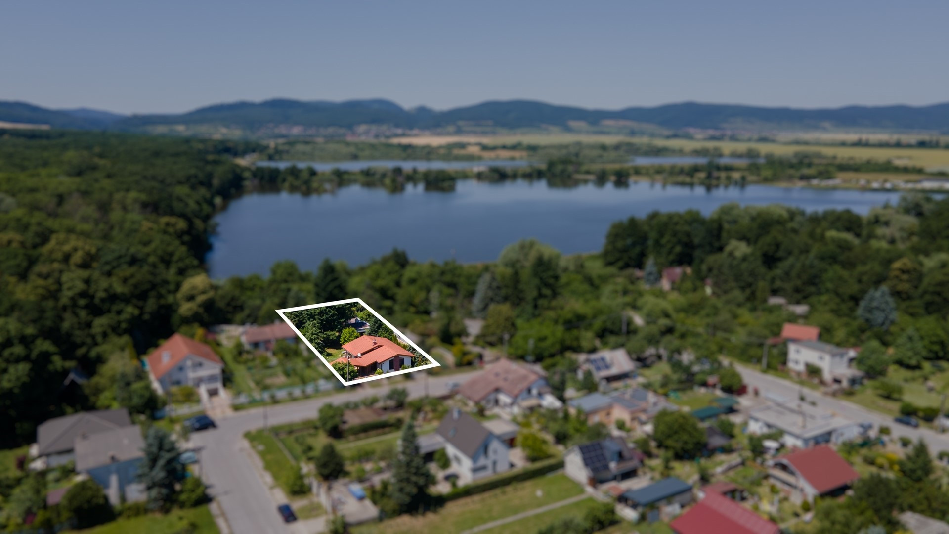 ARETÉ REAL – PREDAJ 4 -IZBOVÉHO RODINNÉHO DOMU S MNOHÝM PRÍSLUŠENSTVOM, BUDMERICE, PODHÁJSKA