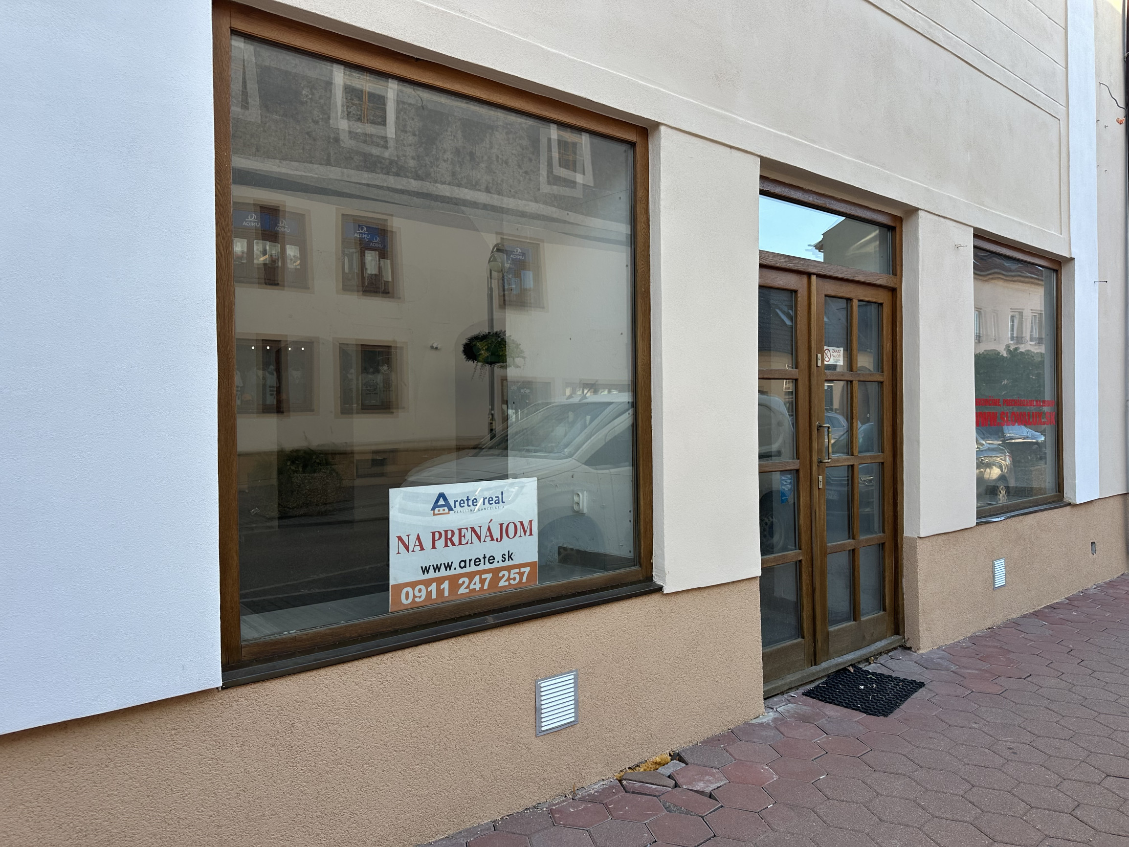 ARETÉ REAL - PRENÁJOM 145 m2 KOMERČNÉHO PRIESTORU V PRIAMOM CENTRE, PEZINOK, KOLLÁROVA