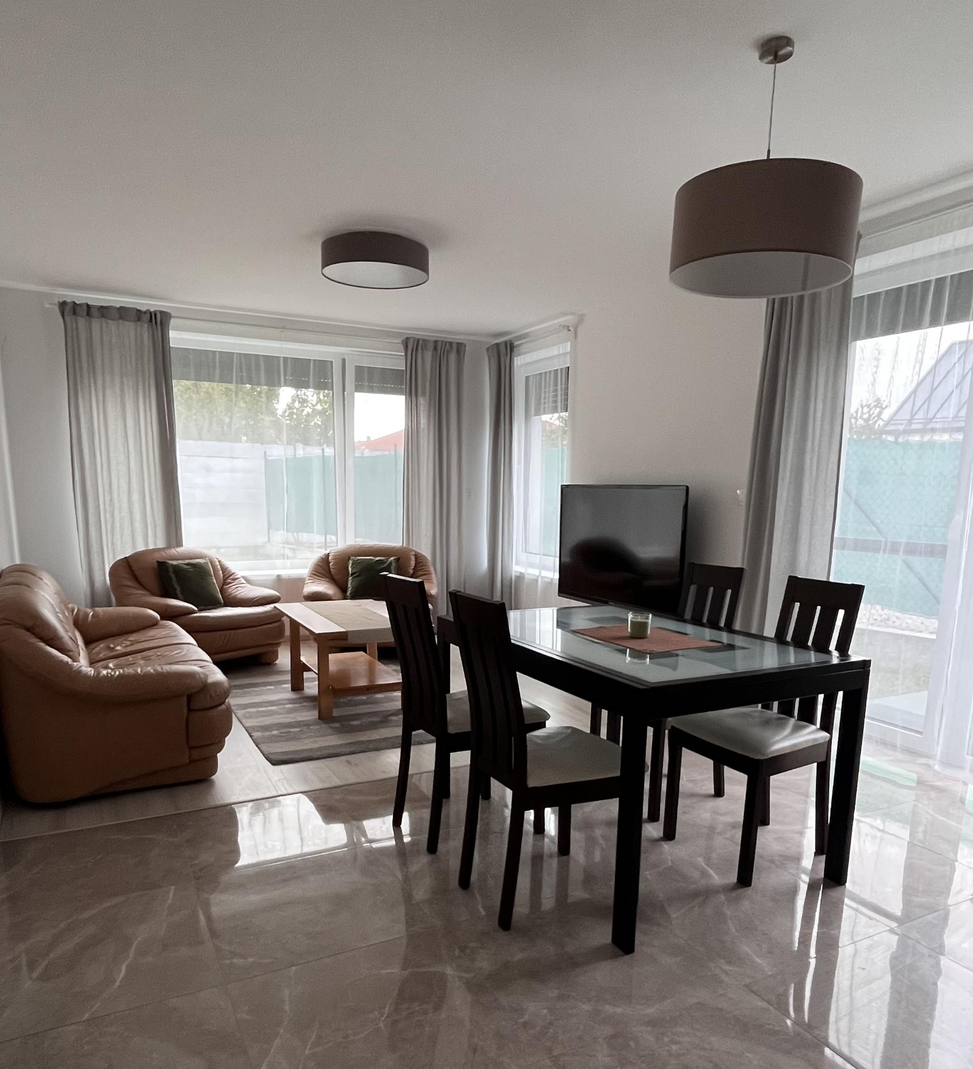 Veľký 2-izbový byt v novostavbe s terasou, predzáhradkou a parkovacím miestom