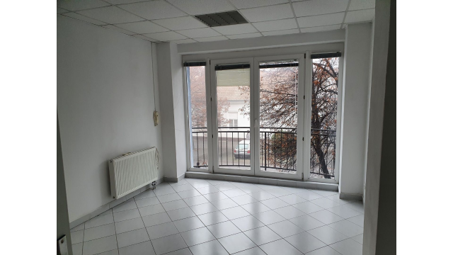 Areté real- Prenájom kancelárie s balkónom v centre Senca