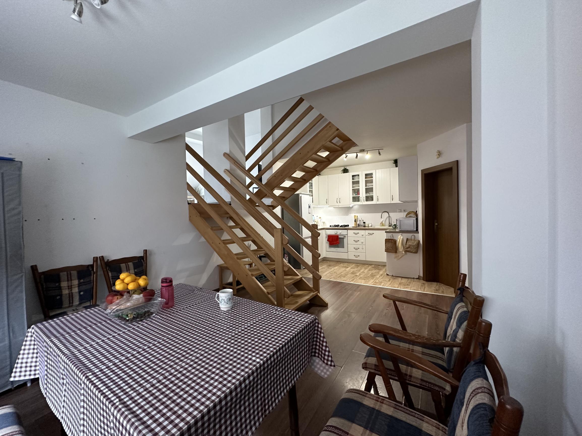 ARETÉ REAL – PREDAJ 4-IZBOVÉHO MEZONETOVÉHO BYTU S PARKOVANÍM, ZÁHRADKOU V CENTRE MESTA, PEZINOK, HOLUBYHO