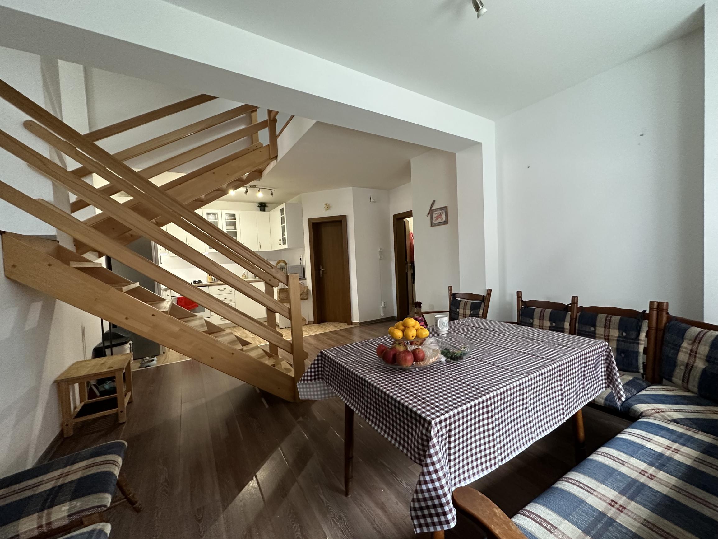ARETÉ REAL – PREDAJ 4-IZBOVÉHO MEZONETOVÉHO BYTU SO ZÁHRADKOU A PARKOVANÍM V CENTRE MESTA, PEZINOK, HOLUBYHO