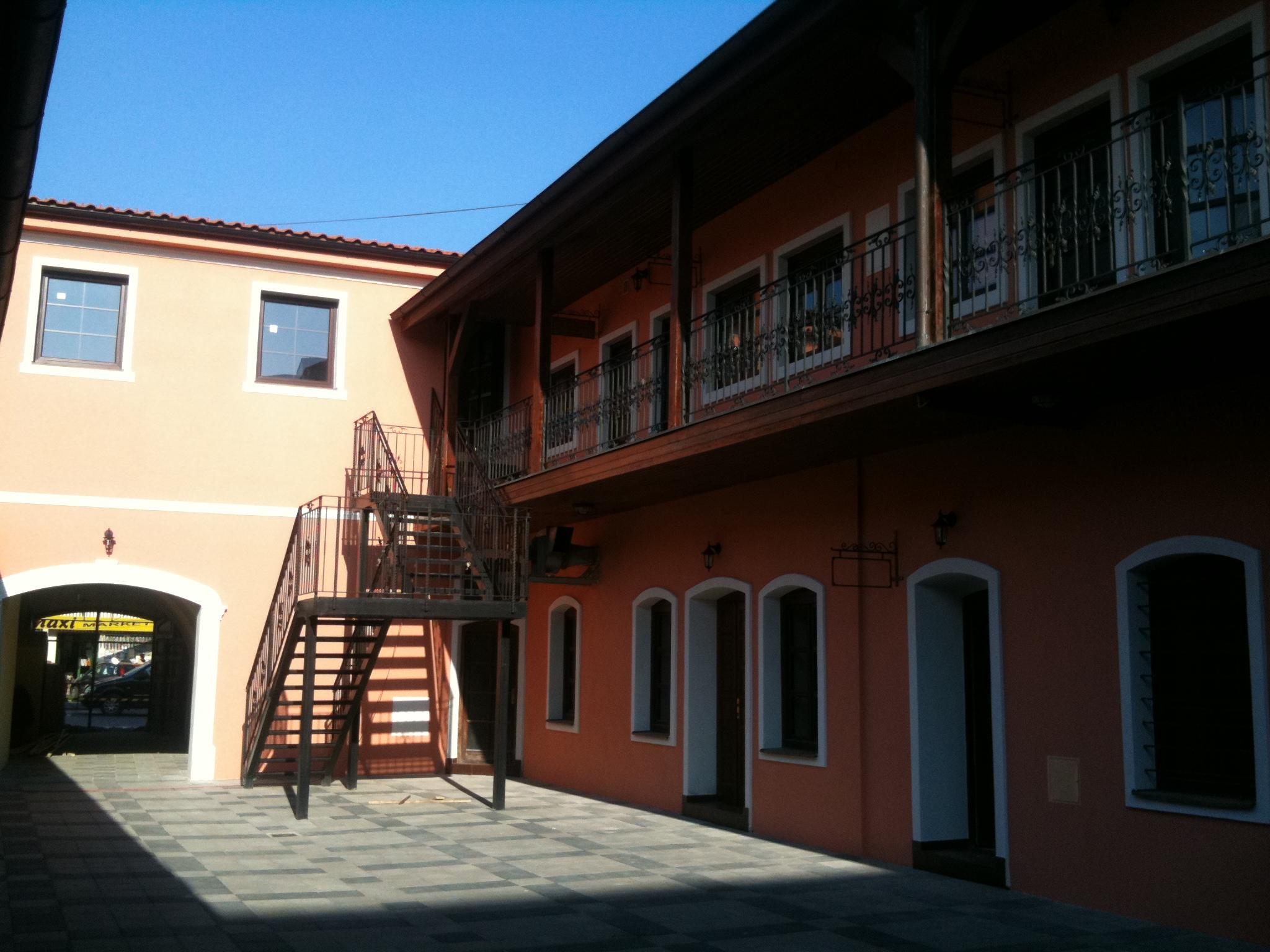 ARETÉ REAL - PRENÁJOM 13 m2 OBCHODNÉHO / ADMINISTRATÍVNEHO PRIESTORU V CENTRE PEZINKA, M.R. ŠTEFÁNIKA