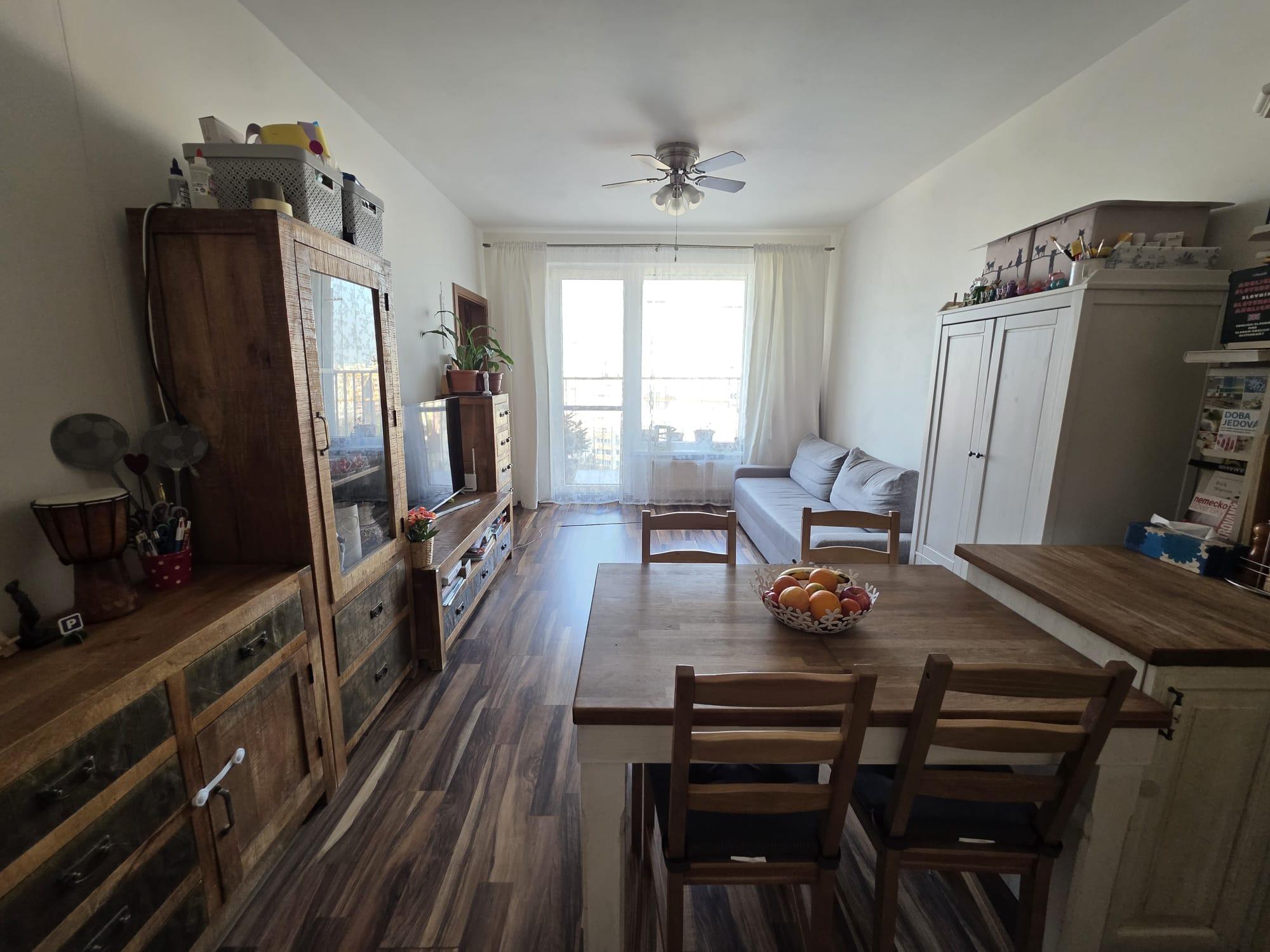 Areté real- Predaj výborne riešeného 2-izbového bytu s balkónom s pekným výhľadom v dobrej lokalite, ul. Jégého, Bratislava