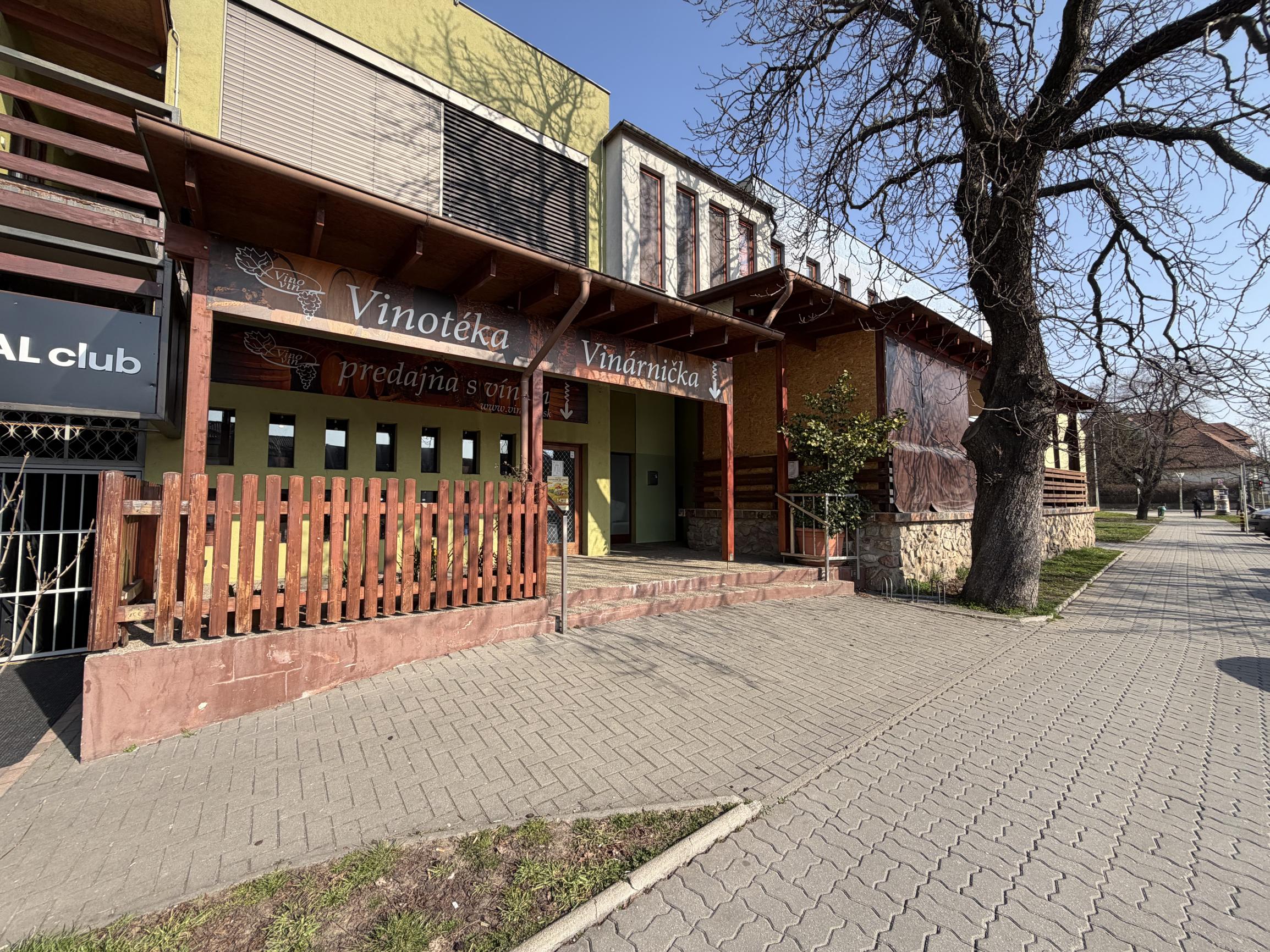 ARETÉ REAL - PRENÁJOM 73m2 KOMERČNÉHO PRIESTORU S TERASOU NA TOP MIESTE, PEZINOK, JESENSKÉHO