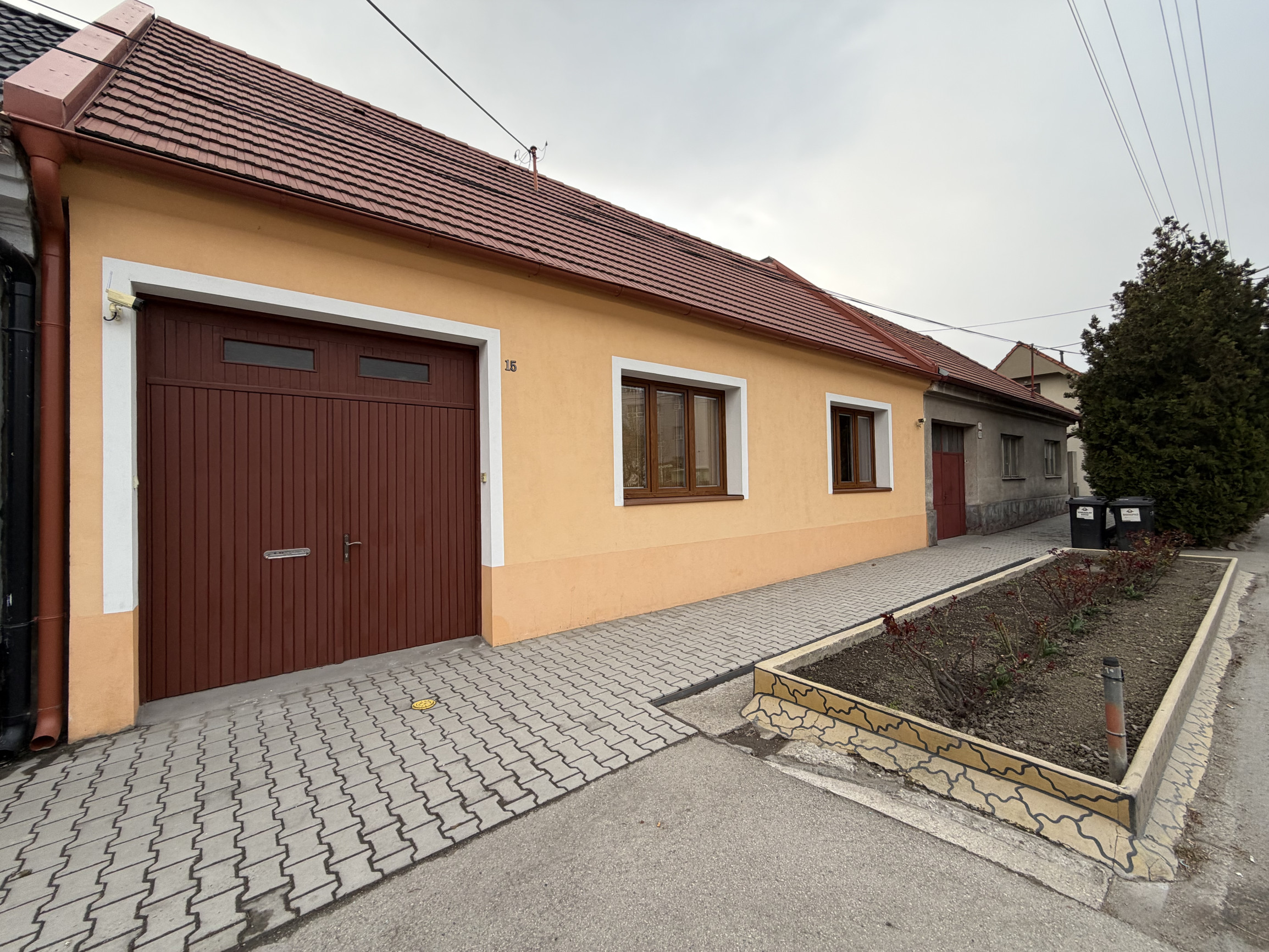 ARETÉ REAL – KÚSOK ROMANTICKÉHO VIDIEKA V CENTRE MESTA, PEZINOK, KALINČIAKOVA