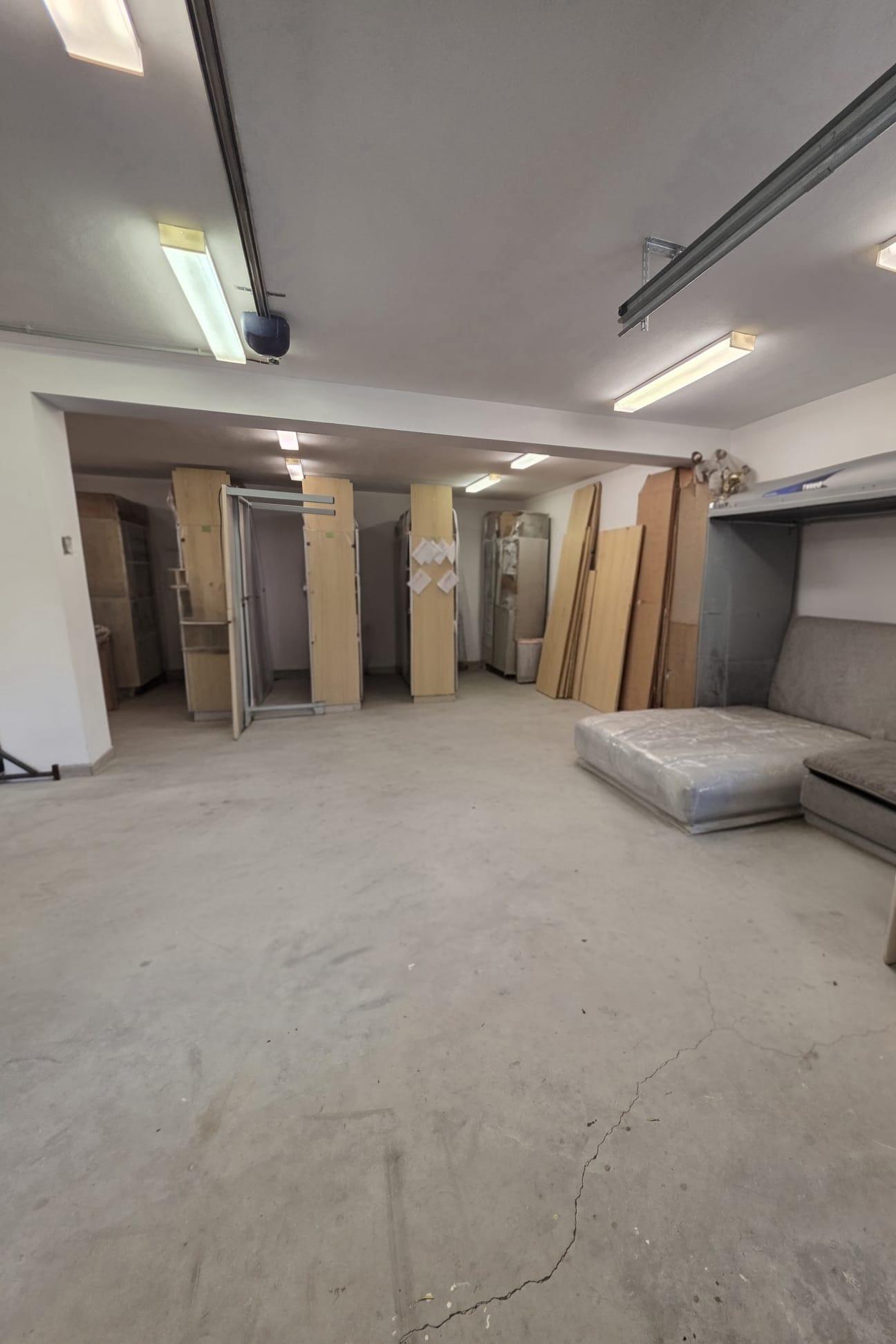 Areté real - Prenájom priestoru pre služby, príp. kancelárskeho, skladového priestoru v centre Pezinka, Hrnčiarska ul.