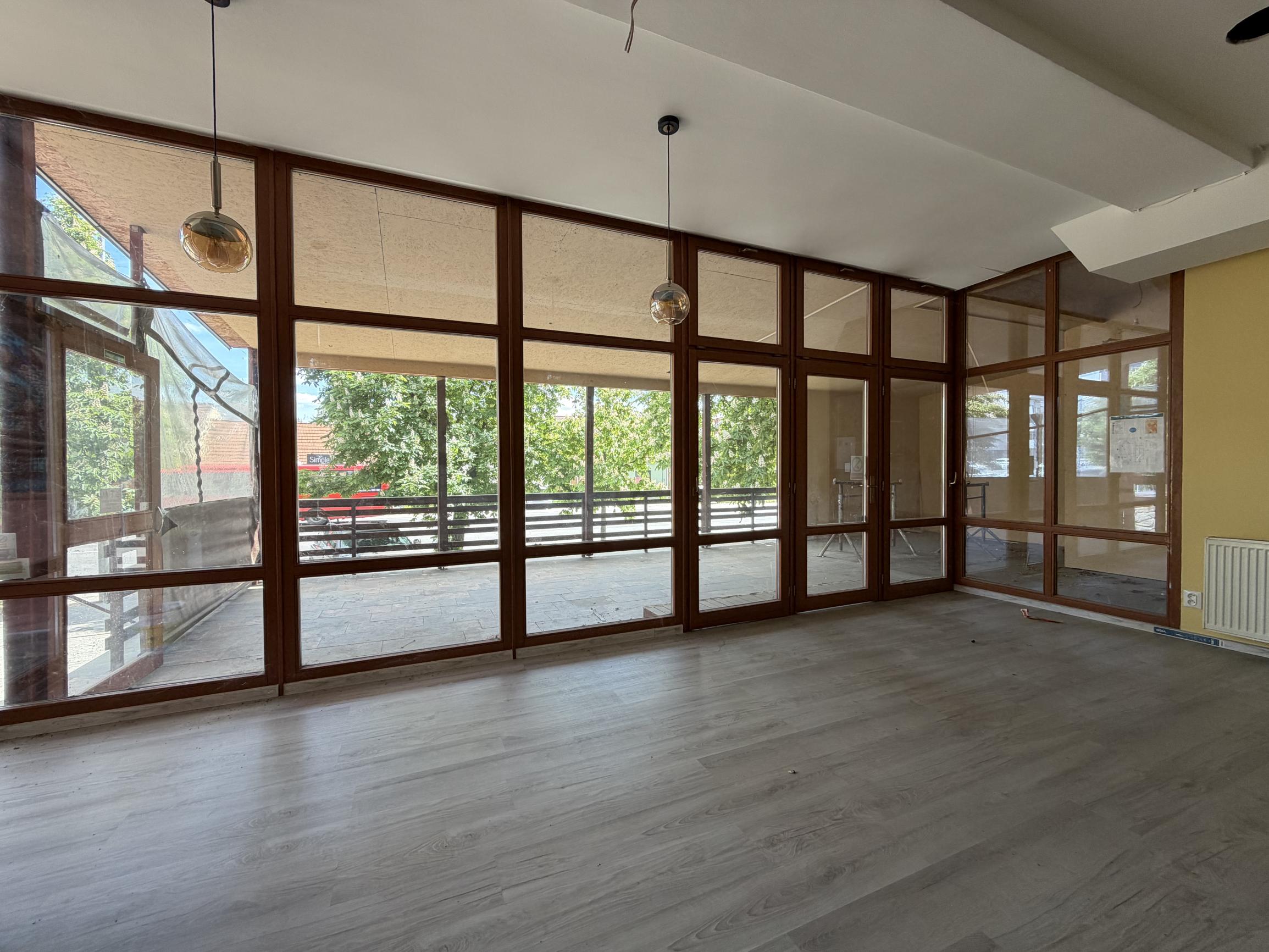 ARETÉ REAL – PRENÁJOM 171m2 KOMERČNÉHO PRIESTORU S TERASOU NA TOP MIESTE, PEZINOK, JESENSKÉHO