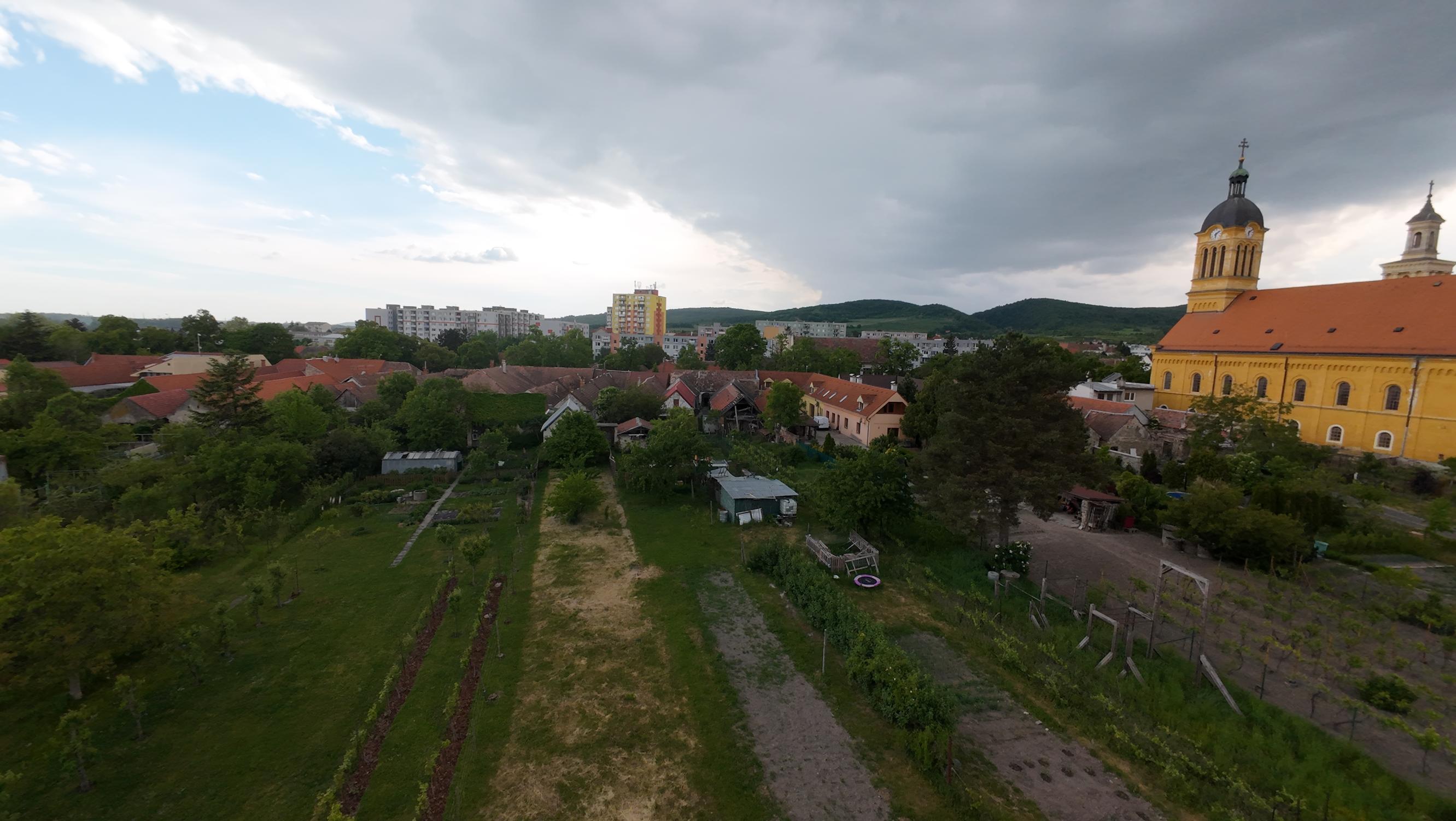 ARETÉ REAL – PRIPRAVUJEME PREDAJ 2 VINÁRSKYCH RODINNÝCH DOMOV S NEBYTOVÝMI BUDOVAMI V CENTRE MODRY, DOLNÁ