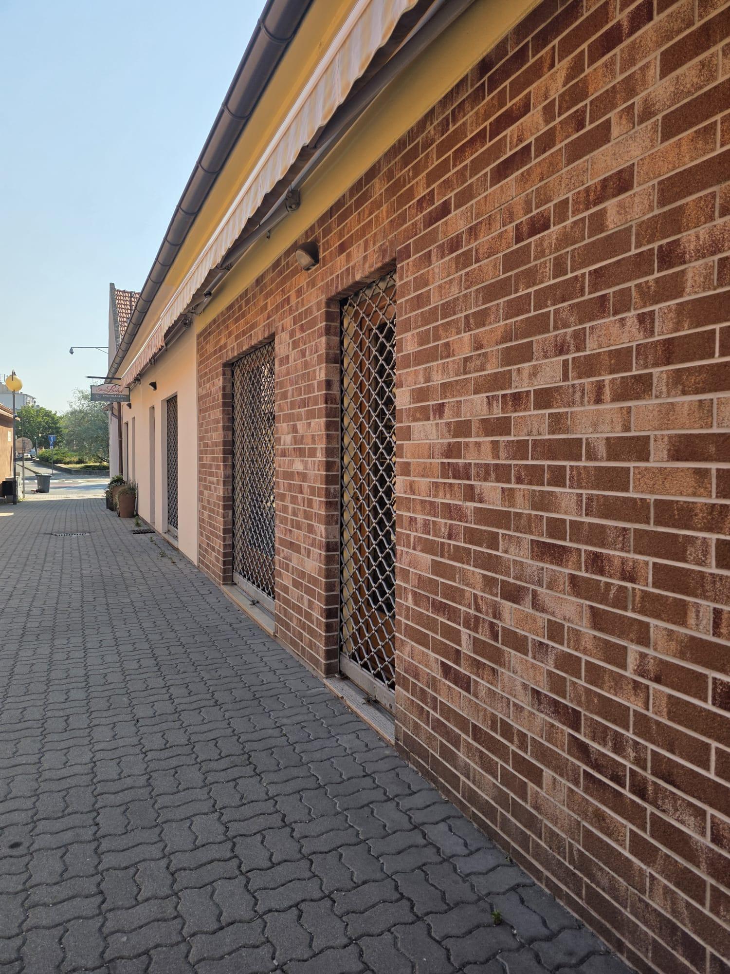 Areté real - Prenájom obchodného priestoru, resp. priestoru pre služby v centre mesta Pezinok
