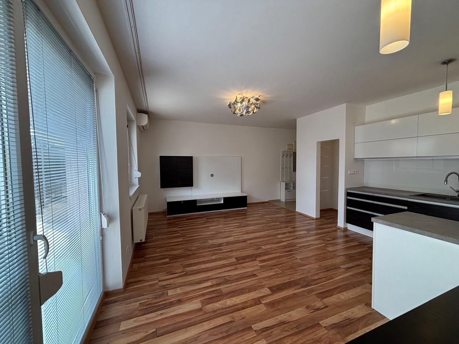 ARETÉ REAL- PREDAJ- ELEGANTNÝ TEHLOVÝ BYT S TERASOU, BEZBARIÉROVÝ, S VNÚTORNÝM PARKOVANÍM, SLOVENSKÝ GROB- KOCEĽOVA UL.