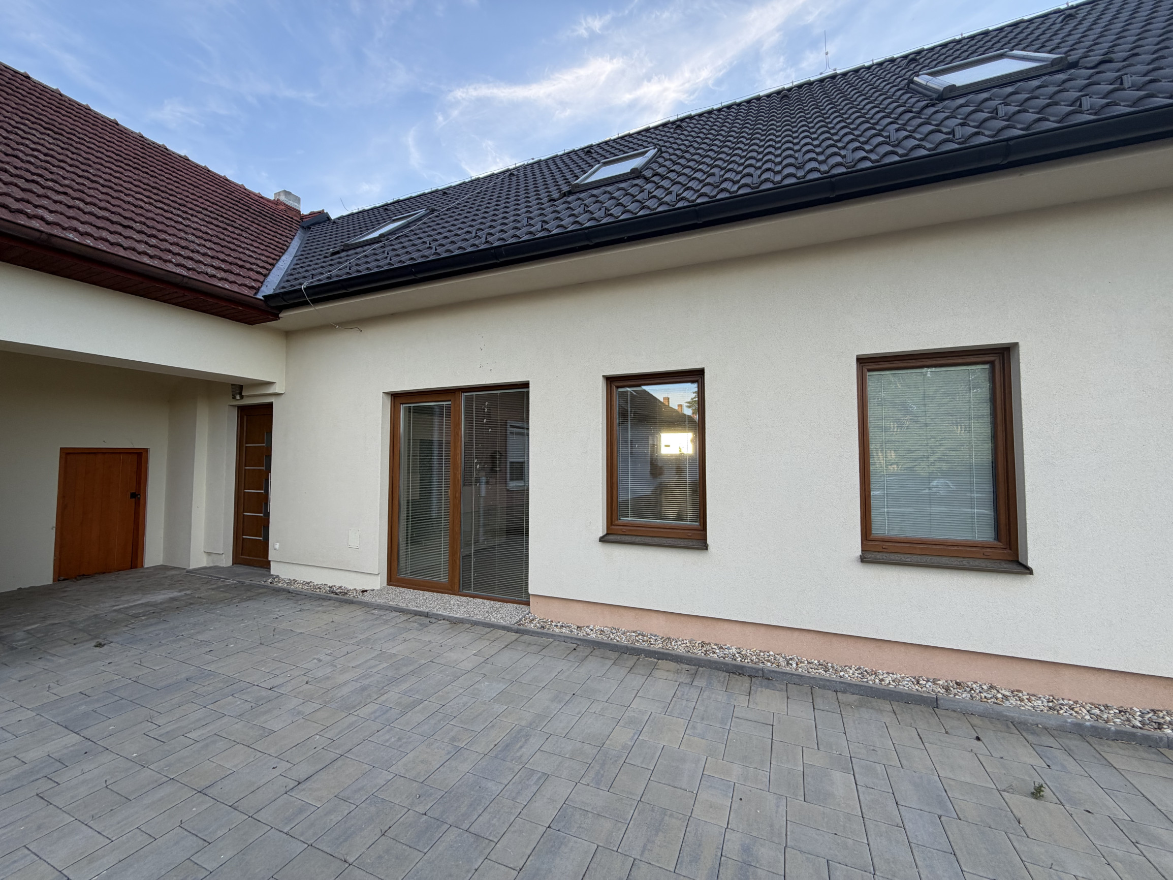 ARETÉ REAL – PRENÁJOM ZARIADENÉHO BYTU S TERASOU A DOBRÝM PARKOVANÍM, CHORVÁTSKY GROB, HORNODVORSKÁ