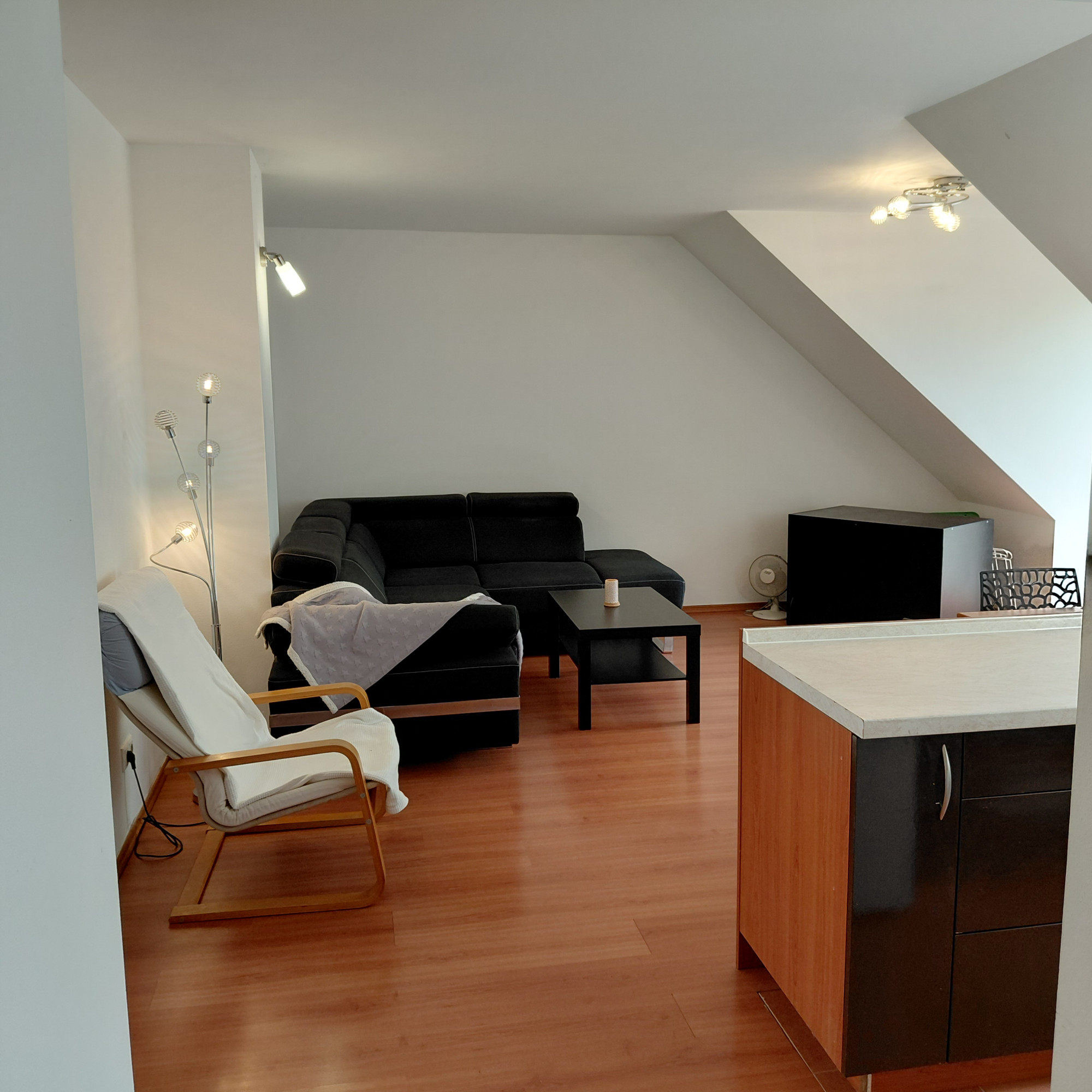 ARETÉ REAL- Ponúkame na prenájom pekný 2 izbový byt v centre PEZINKA s balkónom.