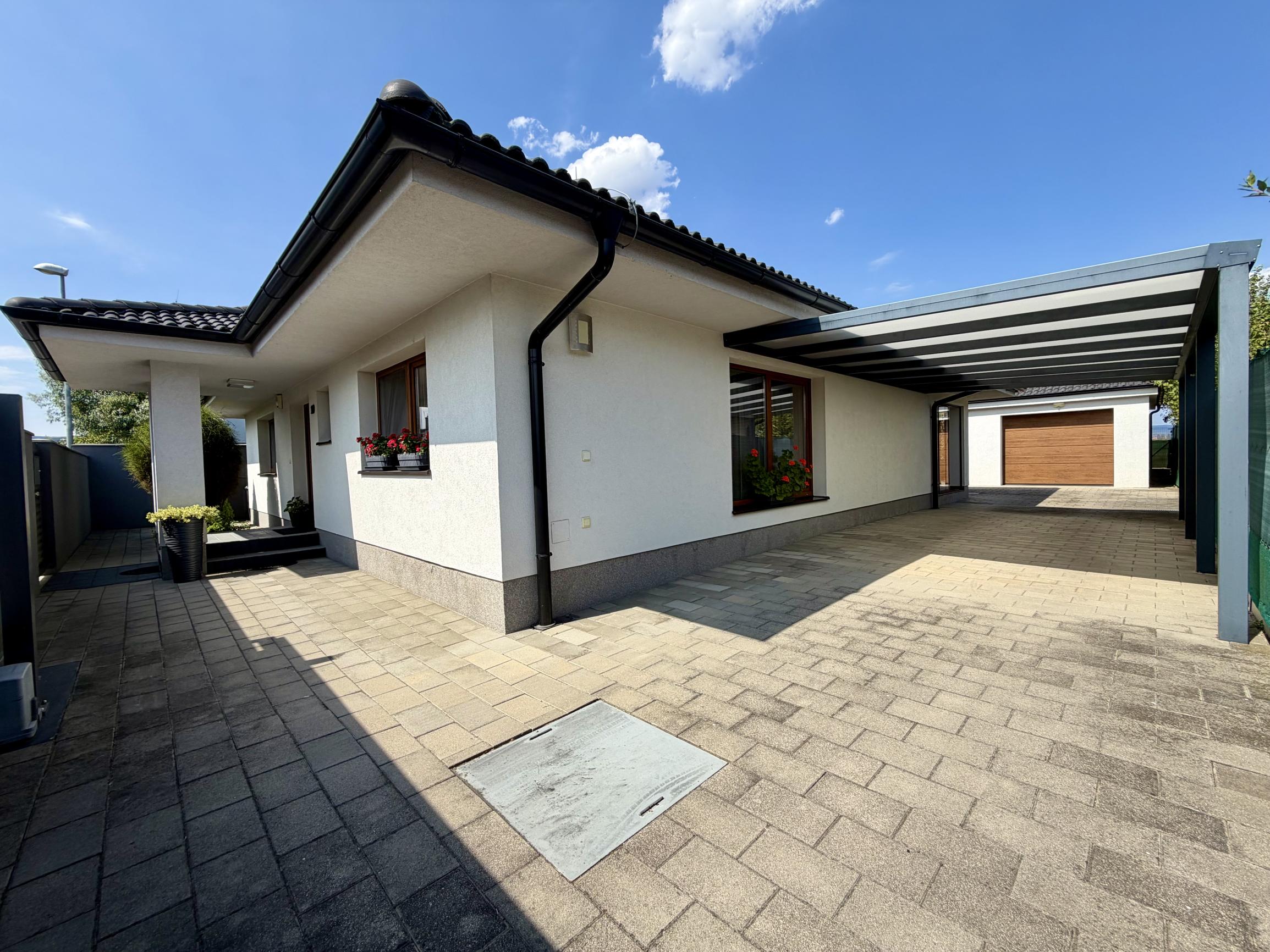 ARETÉ REAL – VKUSNÝ RD SO ZIMNOU ZÁHRADOU, TERASOU A GARÁŽOU, SLOVENSKÝ GROB, MONARI