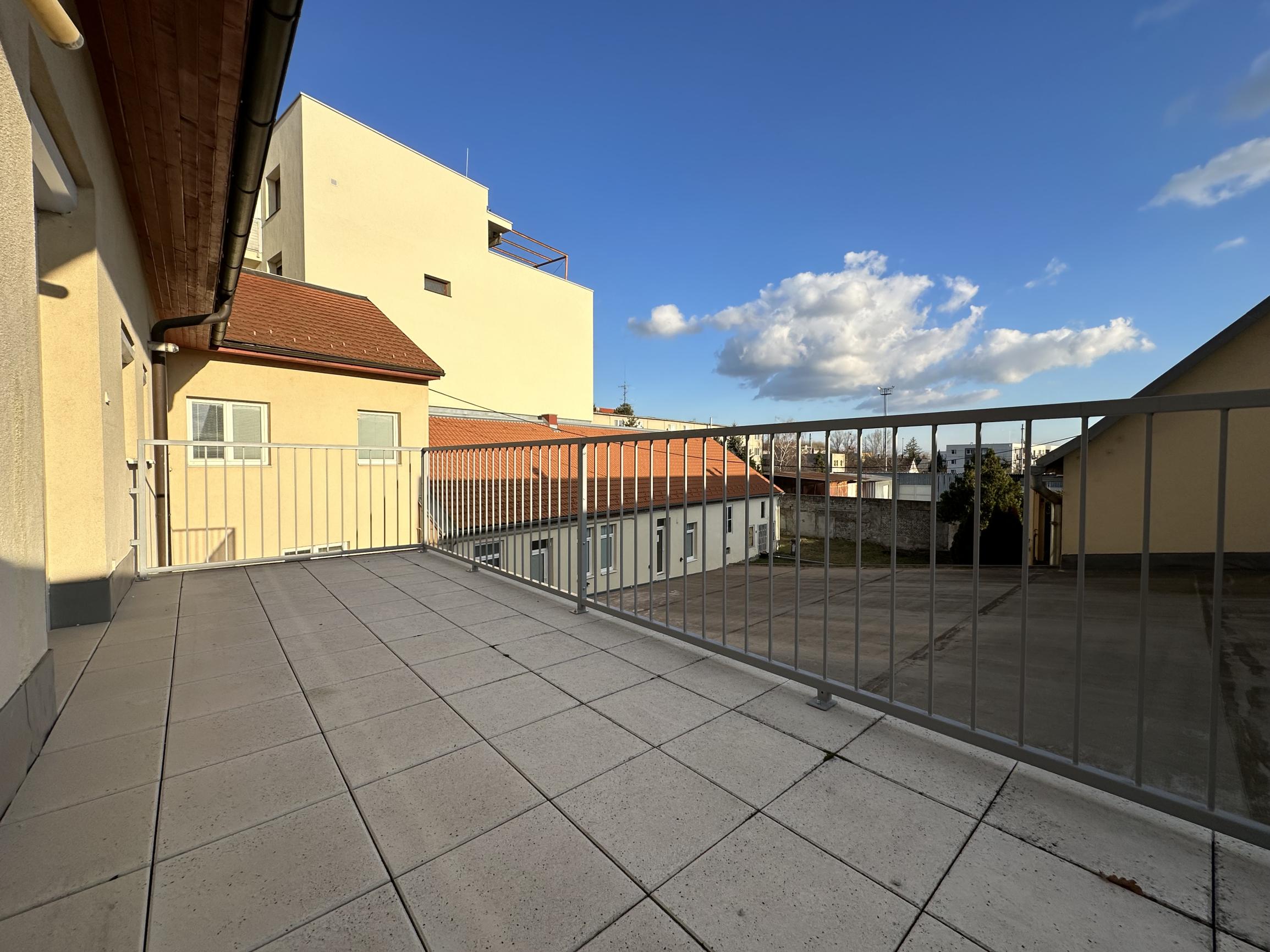 ARETÉ REAL - PRENÁJOM 2-IZBOVÉHO BYTU S TERASOU, PEZINOK, MOYZESOVA