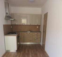 Areté real- Prenájom 2-izbového bytu s parkovacím miestom v centre Pezinka