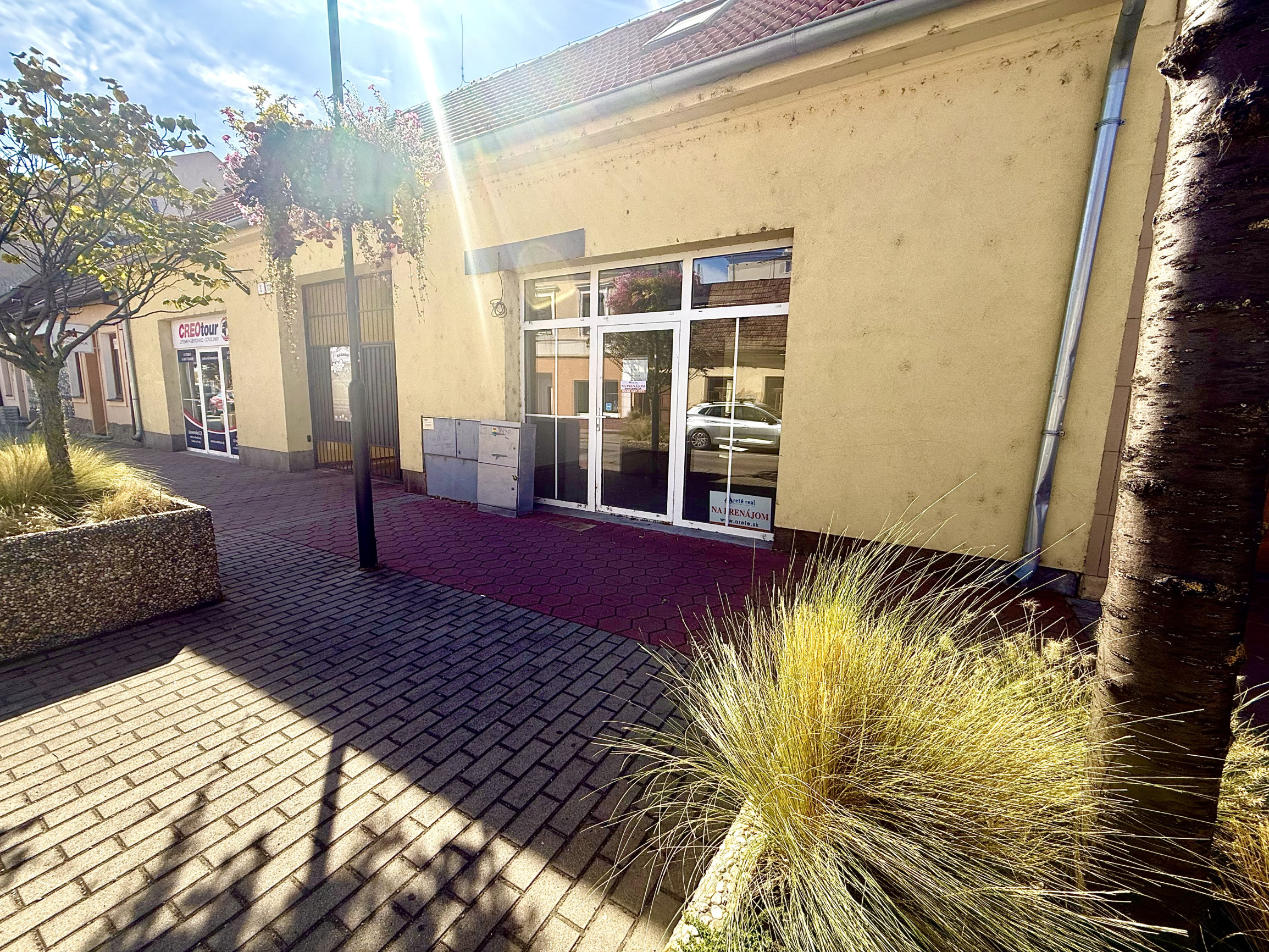 Areté real-obchodný priestor -vstup od ulice 87,2m-Kollárova