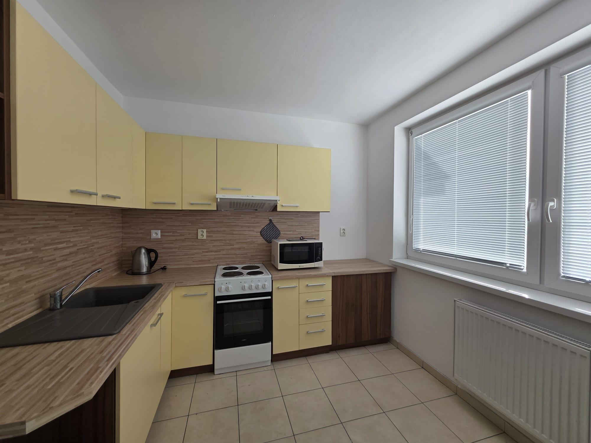 Areté real - Prenájom 1-izbového bytu s balkónom a pekným výhľadom, Svätoplukova ul., Pezinok