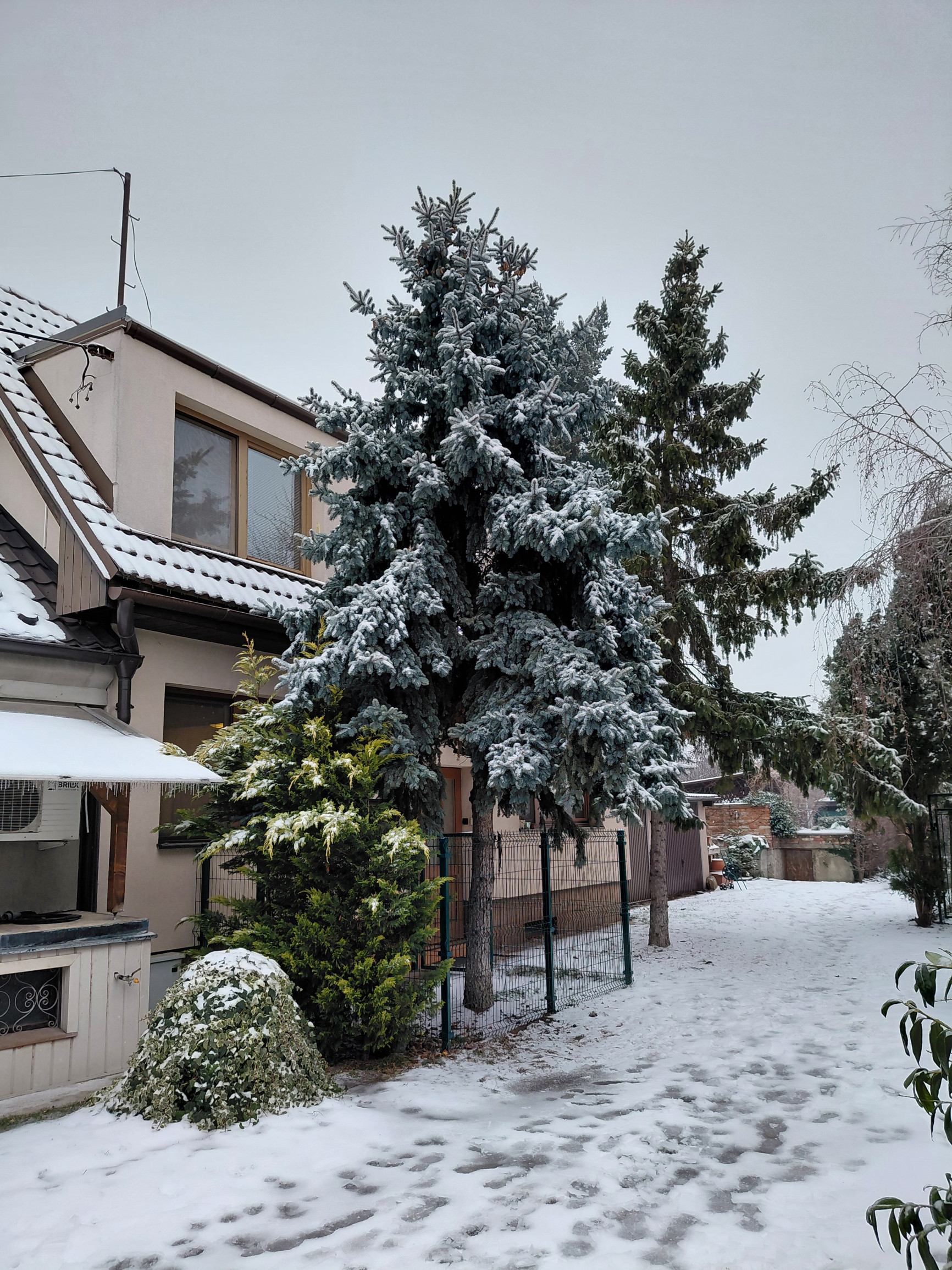 ARETÉ REAL- 4 izbový rodinný dom vo Svätom Jure, pekný, priestranný, s výmerou 139m2, Bratislavská ulica. Kúpou voľný.