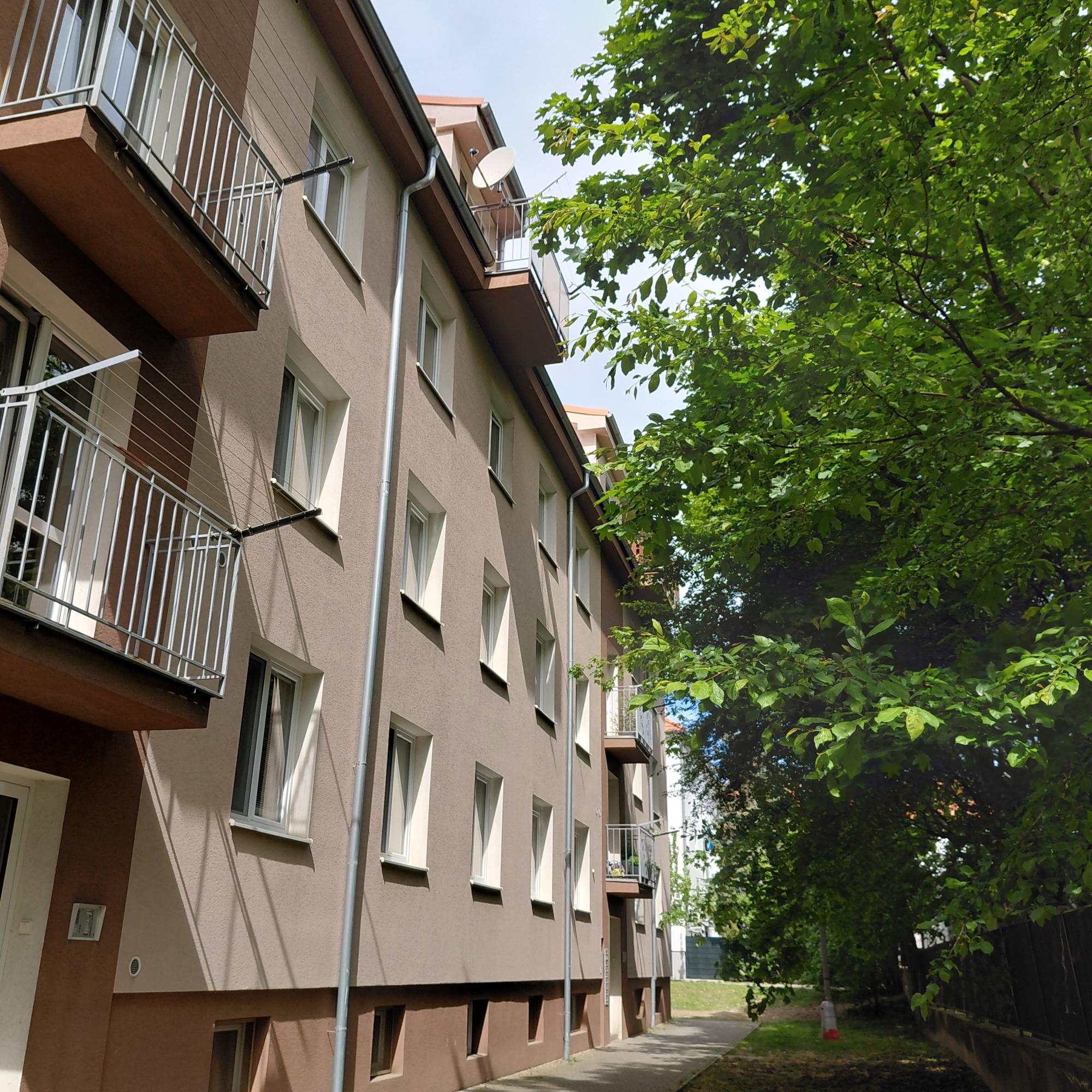 ARETÉ REAL- PREDAJ TEHLOVÉHO 2IZB.BYTU V PEZINKU, CENTRUM,  S BALKÓNOM A MUROVANOU PIVNICOU